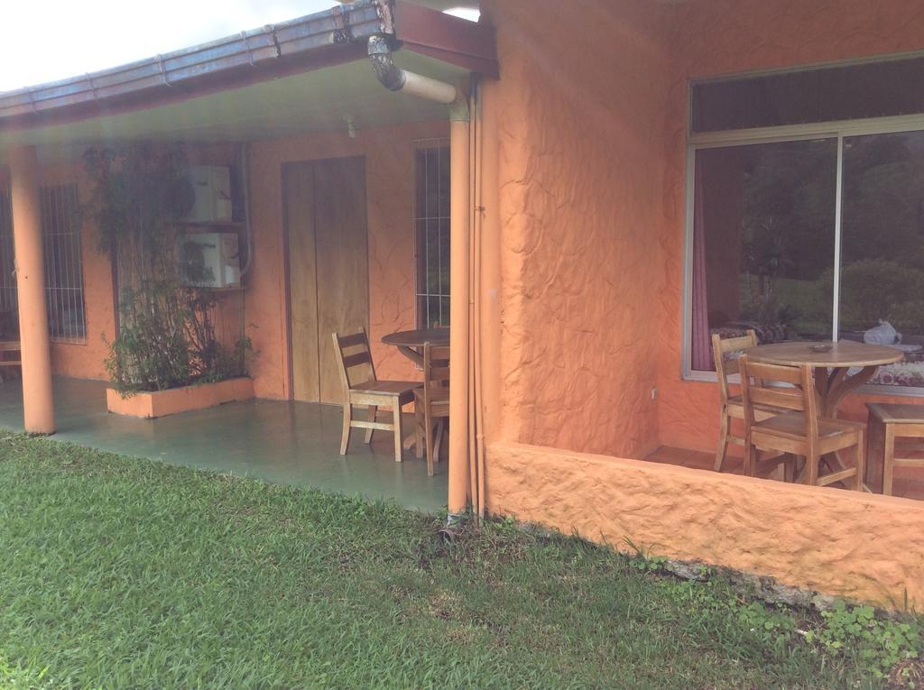 Hôtel Cabinas Los Guayabos à La Fortuna Extérieur photo