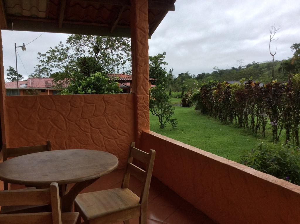 Hôtel Cabinas Los Guayabos à La Fortuna Extérieur photo
