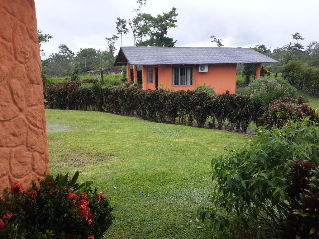 Hôtel Cabinas Los Guayabos à La Fortuna Extérieur photo
