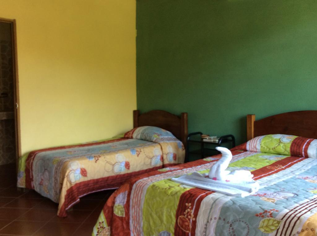 Hôtel Cabinas Los Guayabos à La Fortuna Extérieur photo