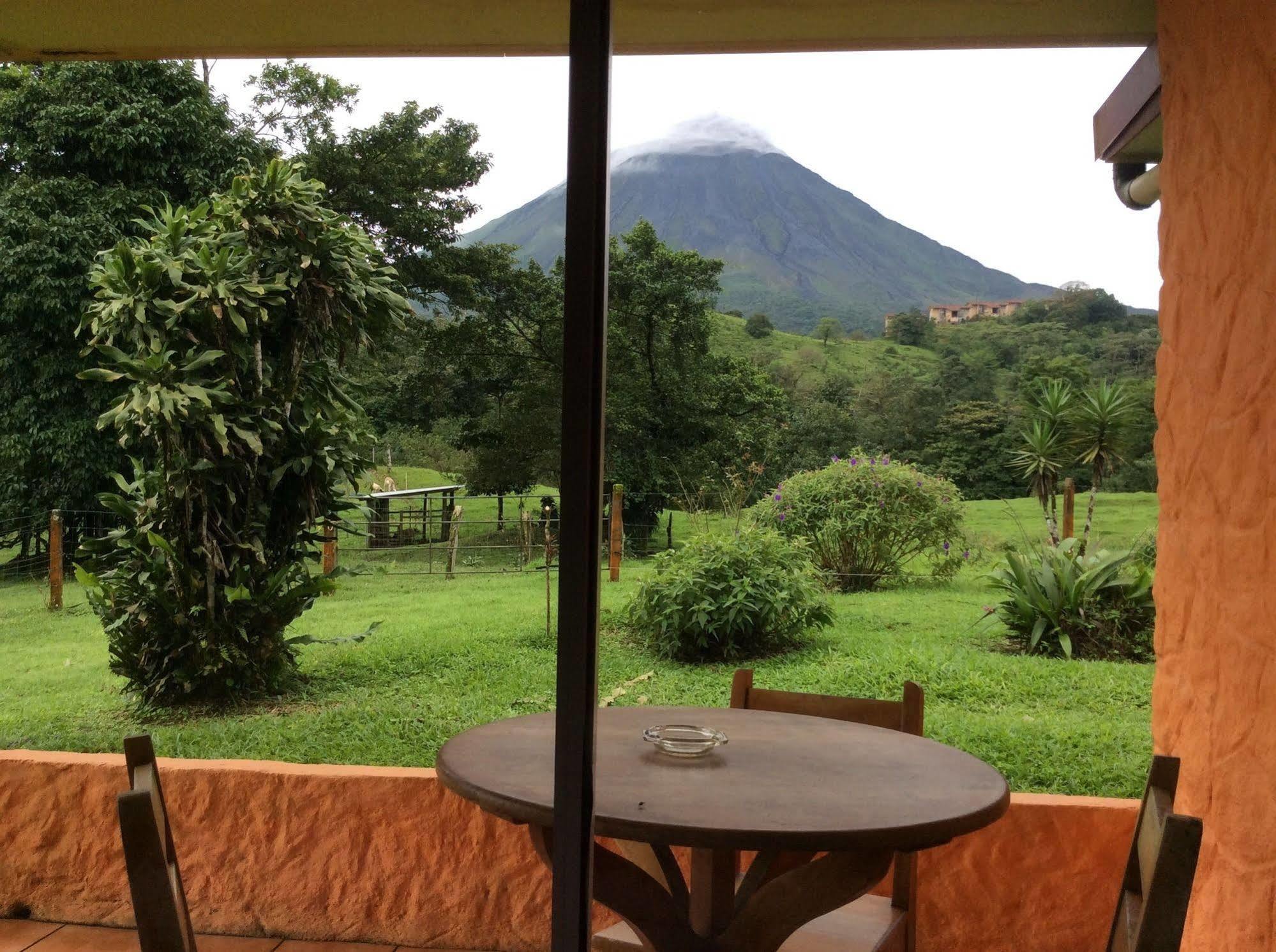 Hôtel Cabinas Los Guayabos à La Fortuna Extérieur photo
