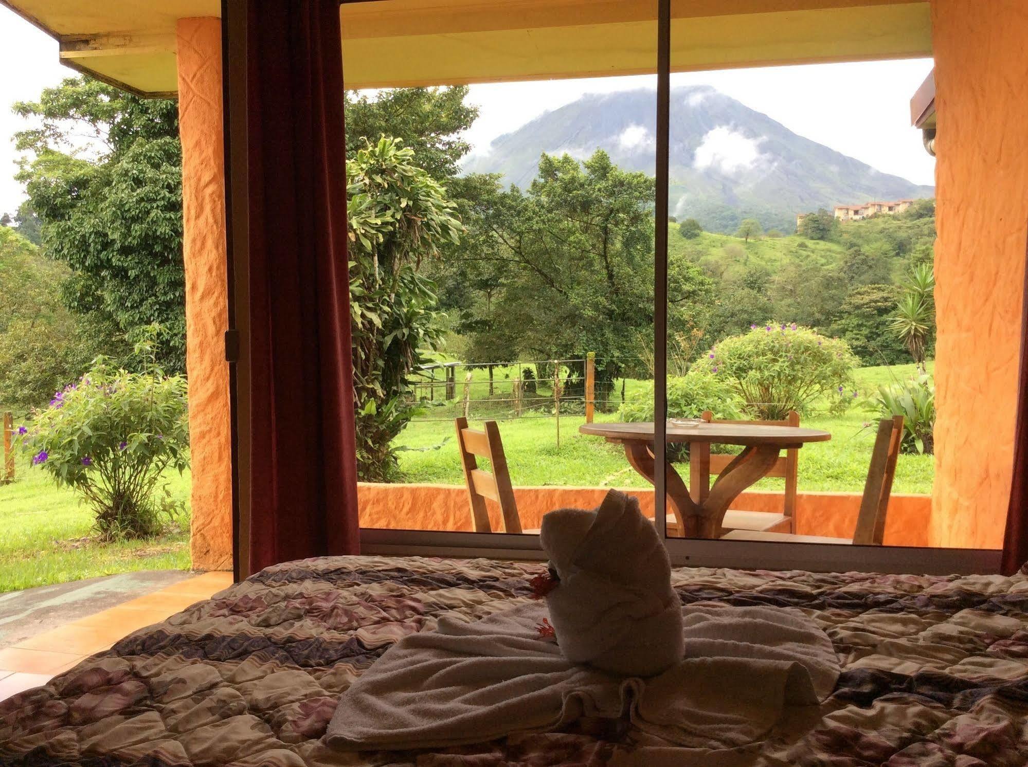 Hôtel Cabinas Los Guayabos à La Fortuna Extérieur photo