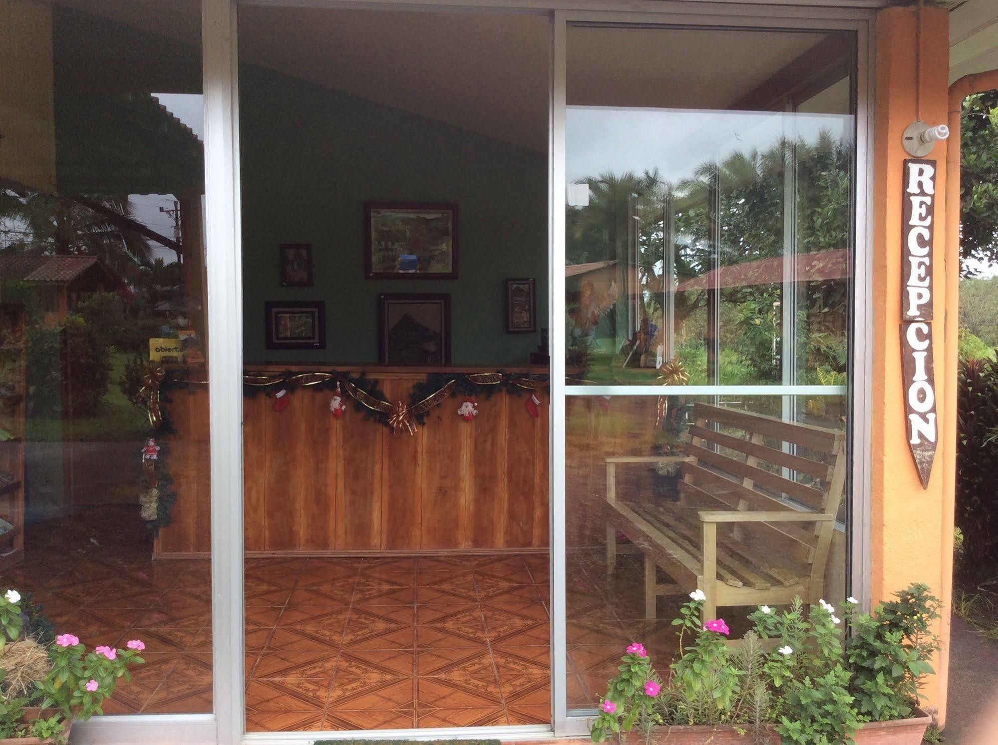 Hôtel Cabinas Los Guayabos à La Fortuna Extérieur photo
