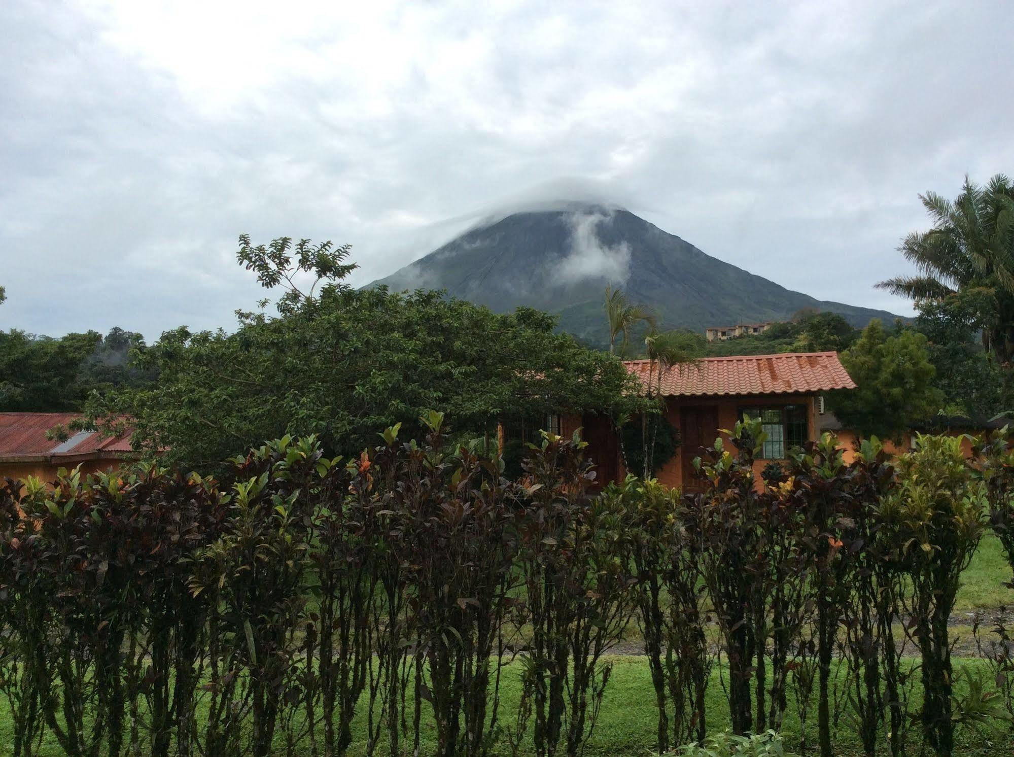Hôtel Cabinas Los Guayabos à La Fortuna Extérieur photo
