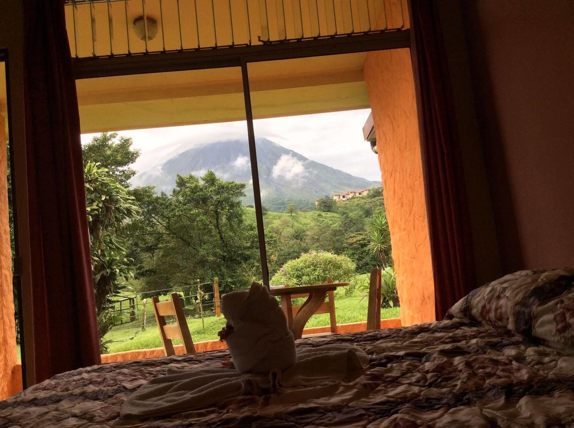 Hôtel Cabinas Los Guayabos à La Fortuna Extérieur photo