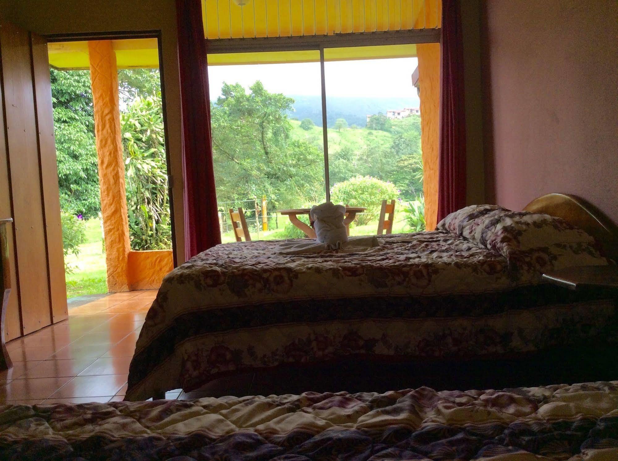 Hôtel Cabinas Los Guayabos à La Fortuna Extérieur photo