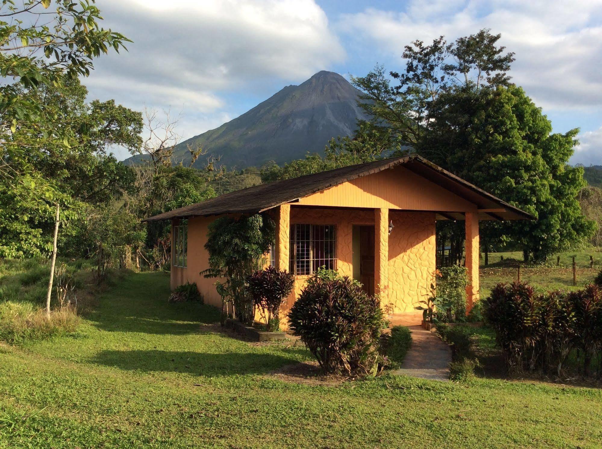 Hôtel Cabinas Los Guayabos à La Fortuna Extérieur photo