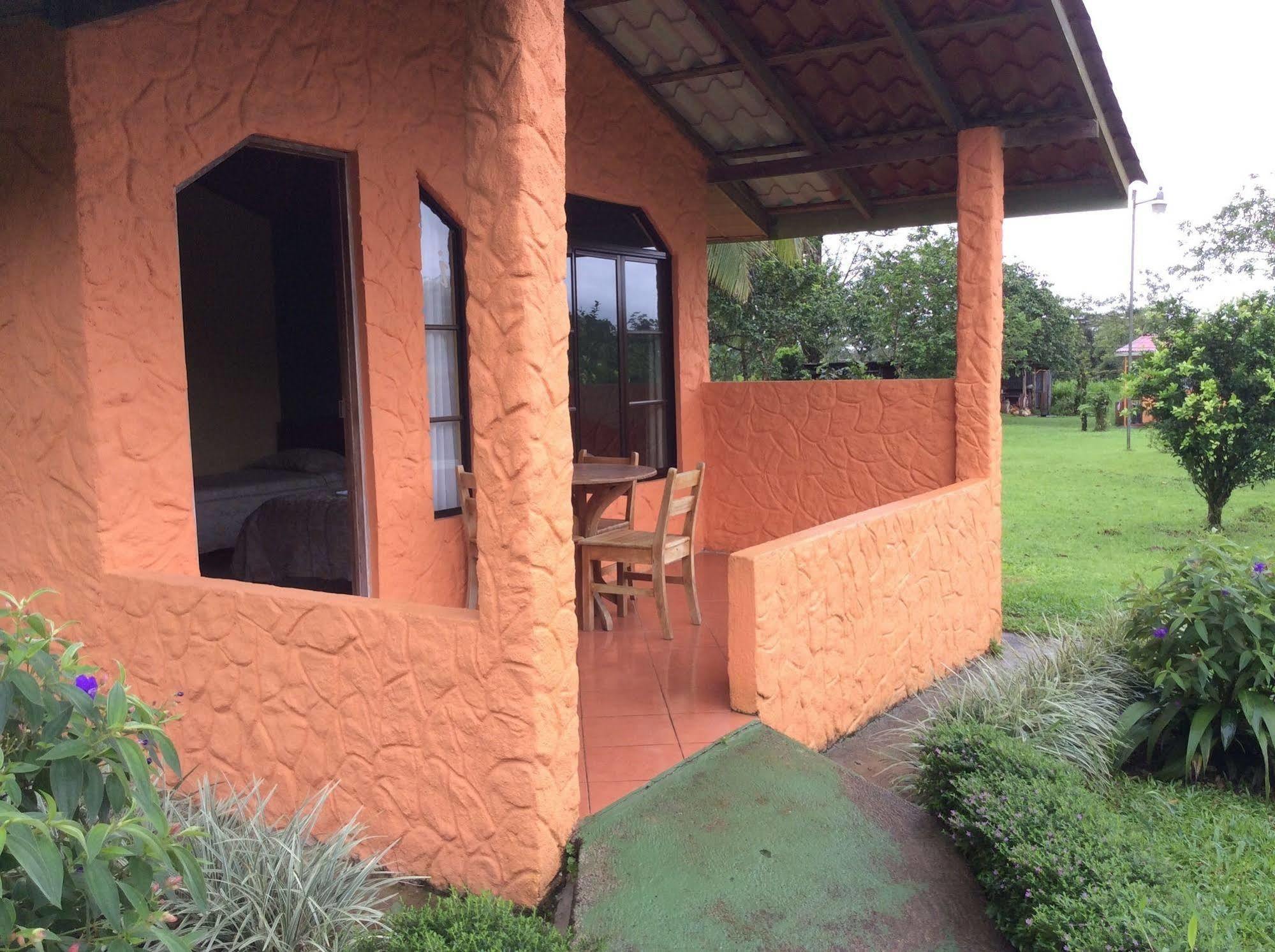 Hôtel Cabinas Los Guayabos à La Fortuna Extérieur photo