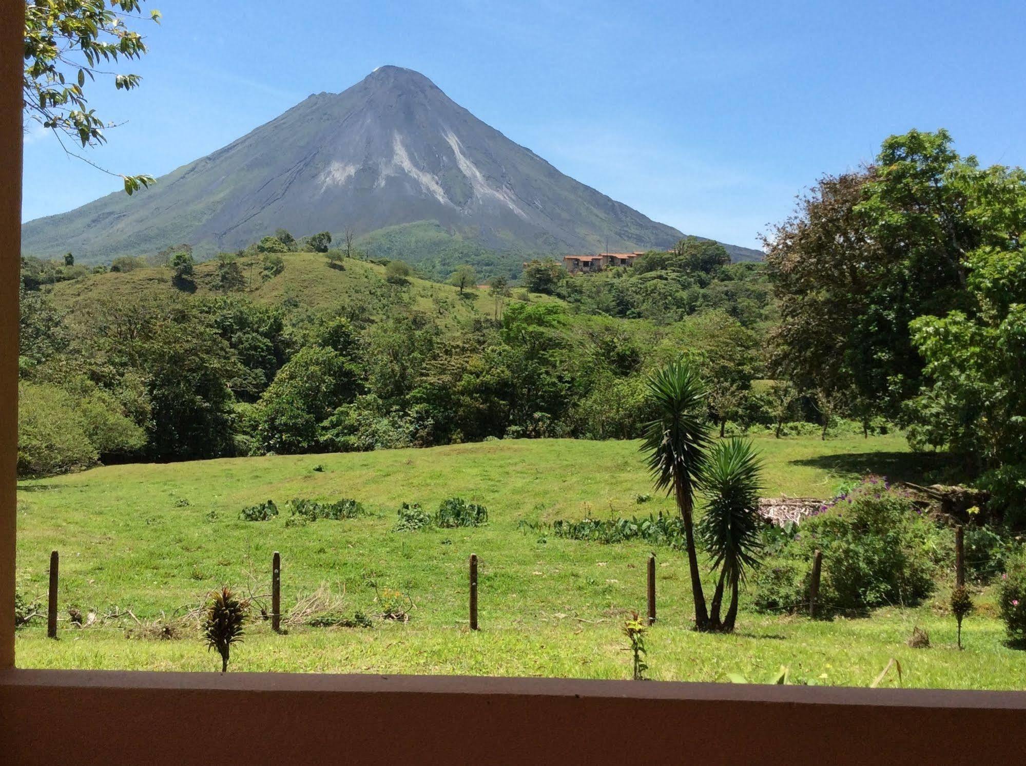 Hôtel Cabinas Los Guayabos à La Fortuna Extérieur photo