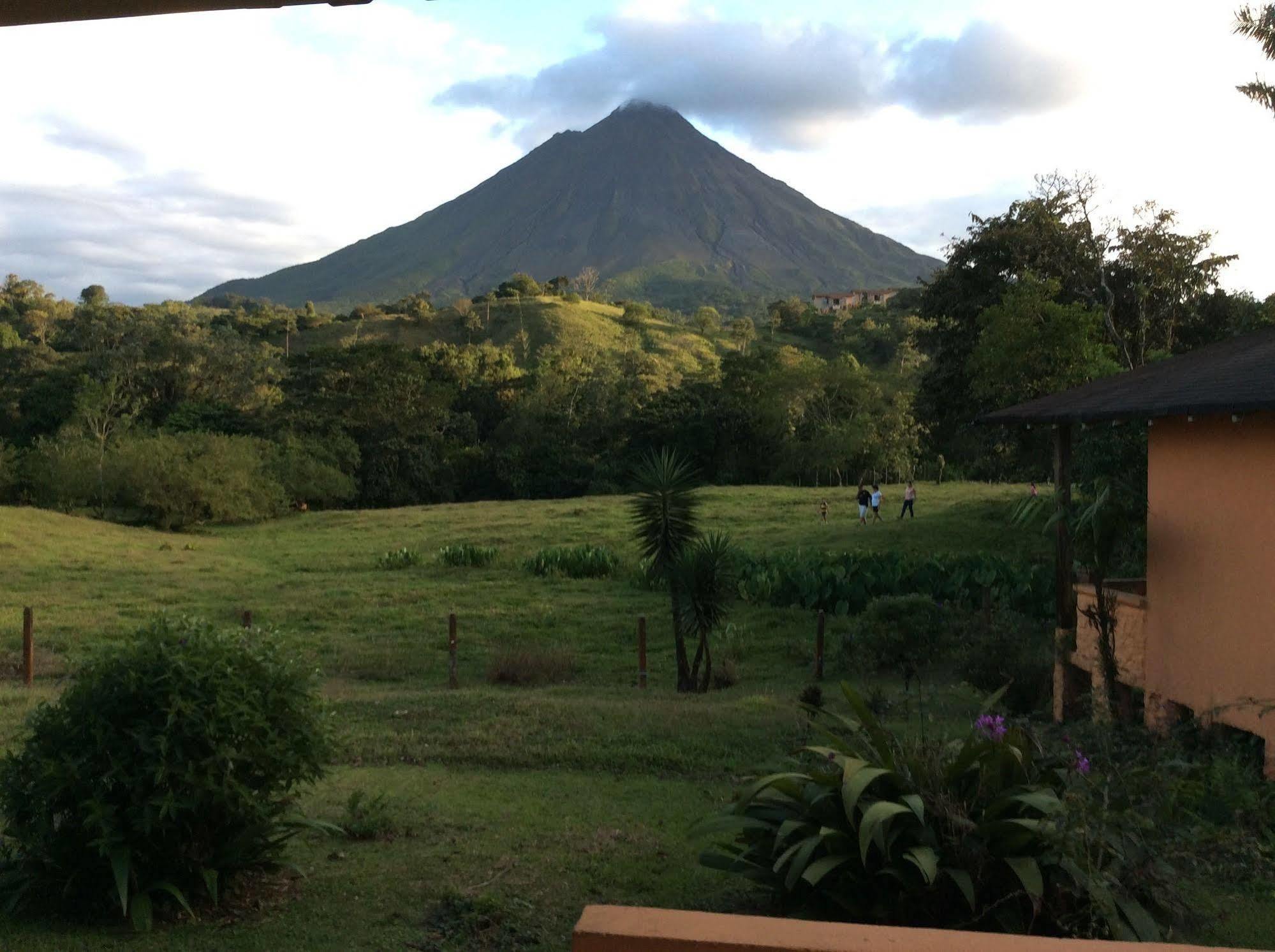 Hôtel Cabinas Los Guayabos à La Fortuna Extérieur photo