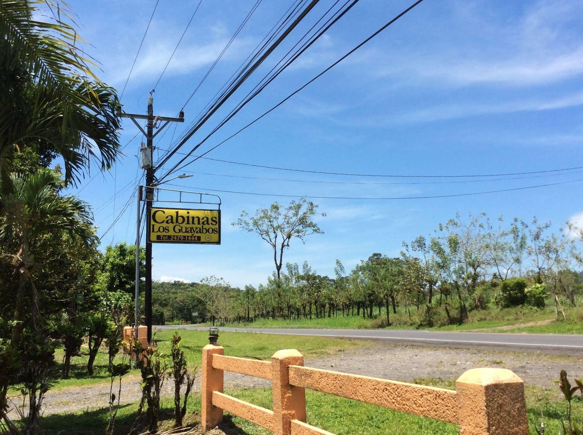 Hôtel Cabinas Los Guayabos à La Fortuna Extérieur photo