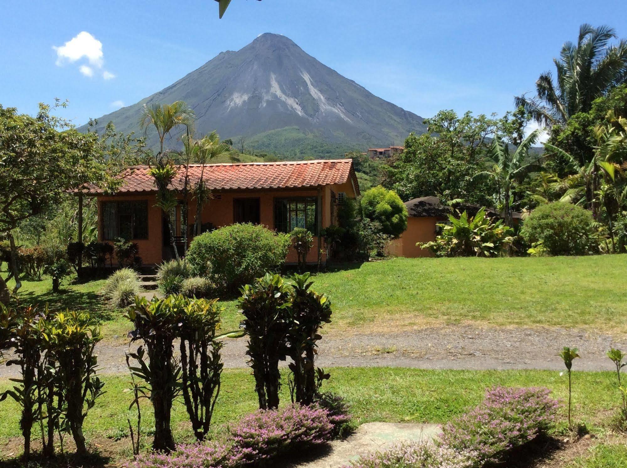Hôtel Cabinas Los Guayabos à La Fortuna Extérieur photo