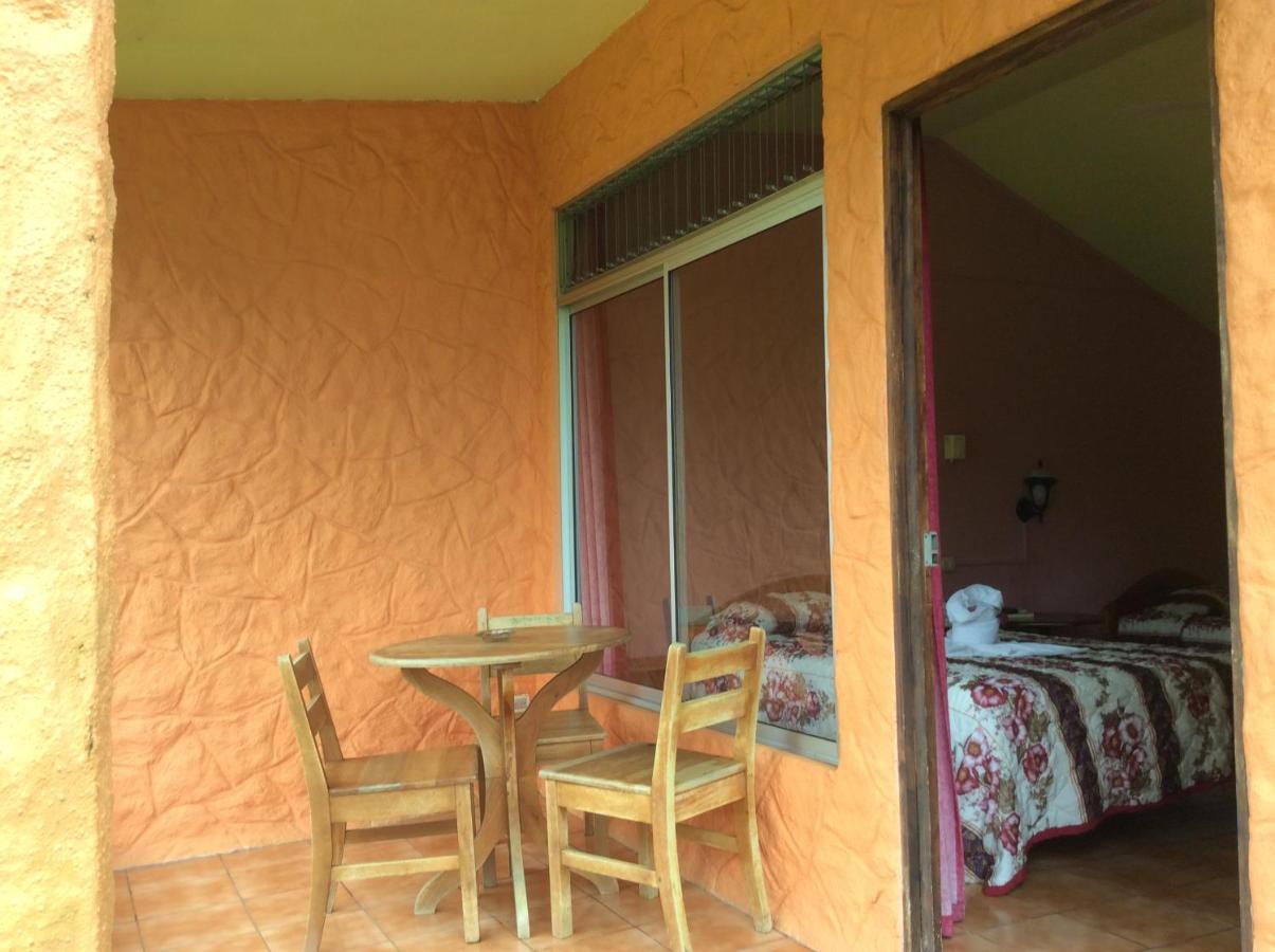 Hôtel Cabinas Los Guayabos à La Fortuna Extérieur photo