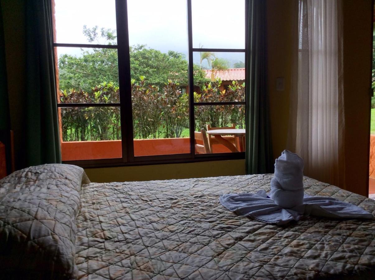 Hôtel Cabinas Los Guayabos à La Fortuna Extérieur photo