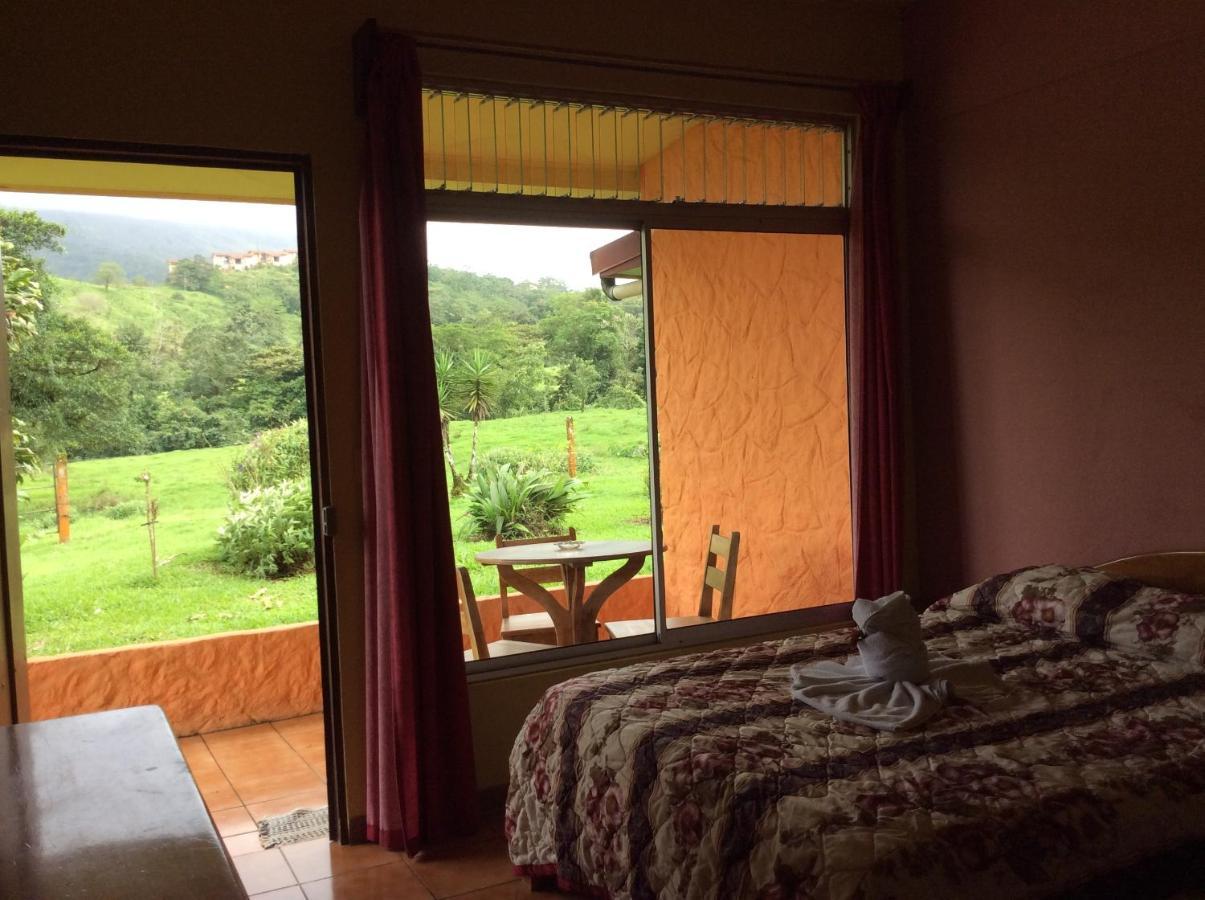 Hôtel Cabinas Los Guayabos à La Fortuna Extérieur photo